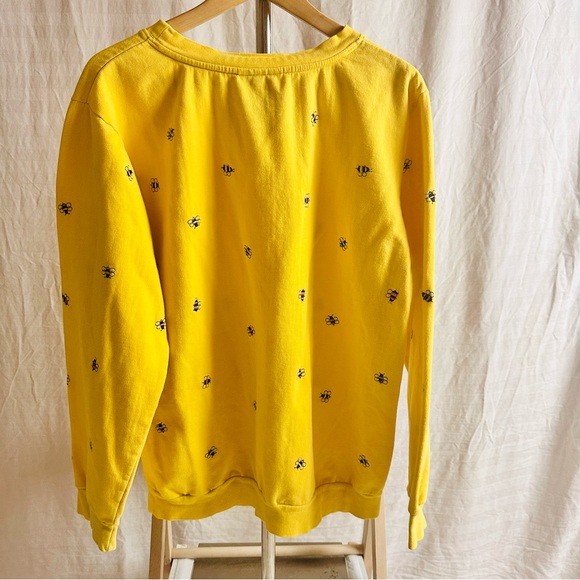 SOLD. Bee Embroidered Yellow Sweatshirt by Quacker Factory Size Medium - Picture 5 of 6